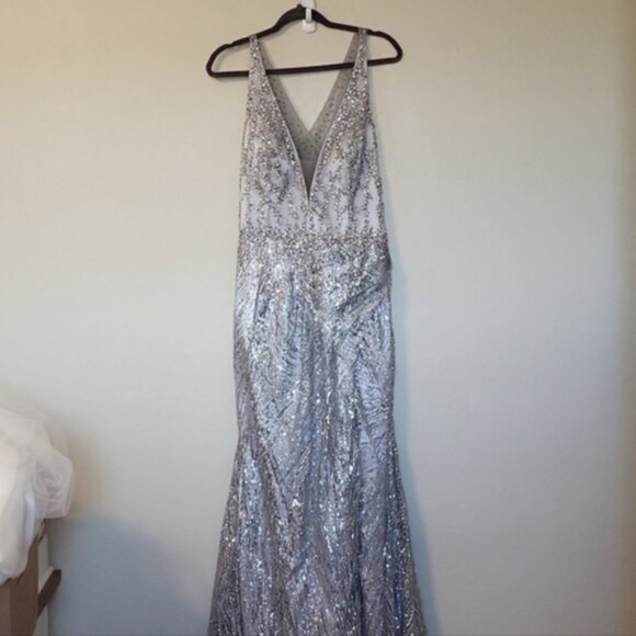 Mac Duggal Sequin Silver Illusion Back Crystal Crisscross Back Gown Plus Size 14 - Picture 5 of 10